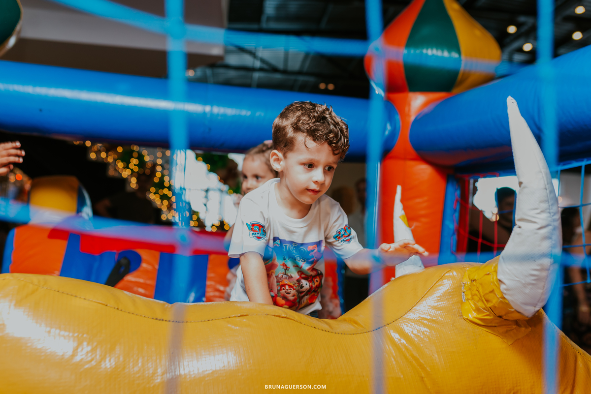 fotografia festa infantil casa de festas nautilus Rio de Janeiro ilha do governador 3 anos dinossauro