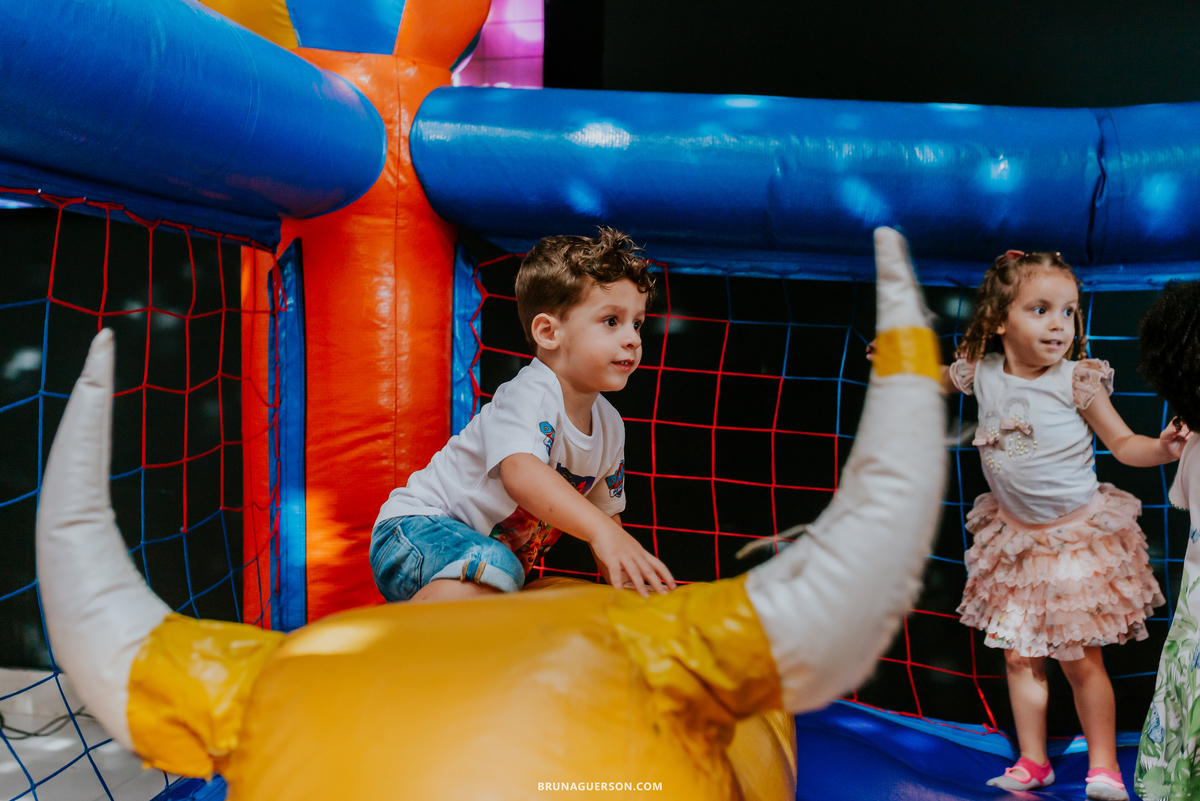 fotografia festa infantil casa de festas nautilus Rio de Janeiro ilha do governador 3 anos dinossauro