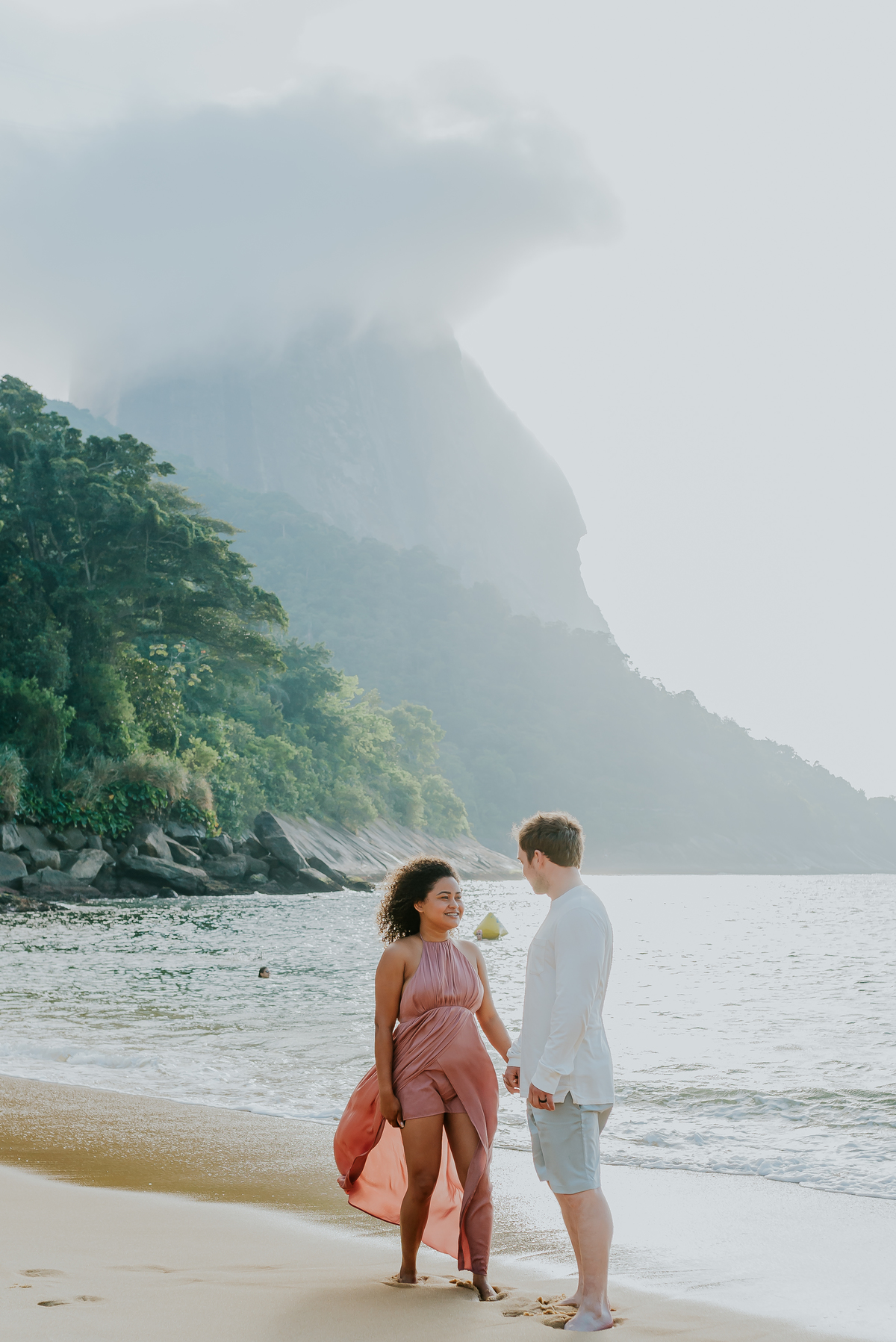 ensaio casal praia vermelha urca Rio de Janeiro praia externo casal gringo 