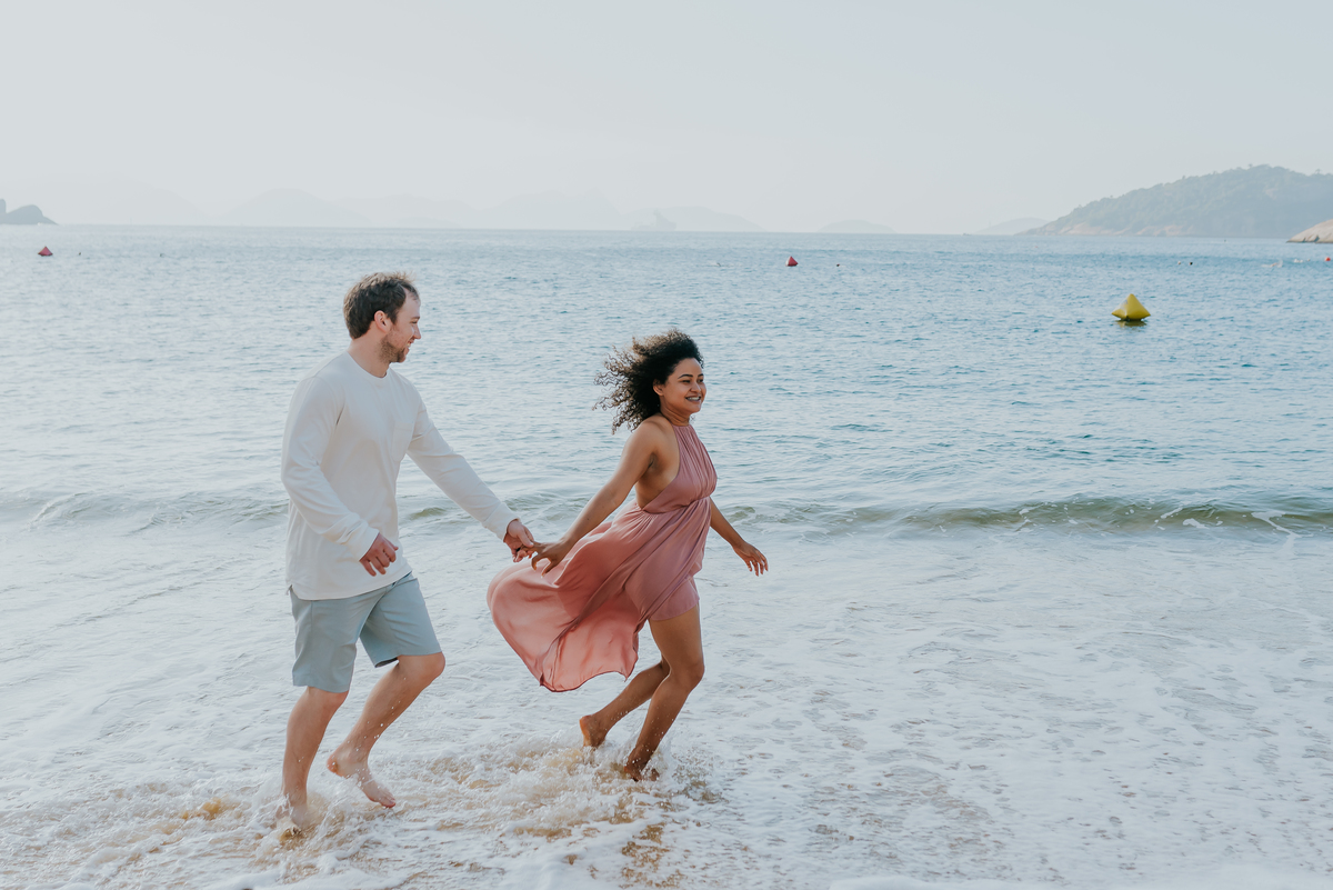 ensaio casal praia vermelha urca Rio de Janeiro praia externo casal gringo 