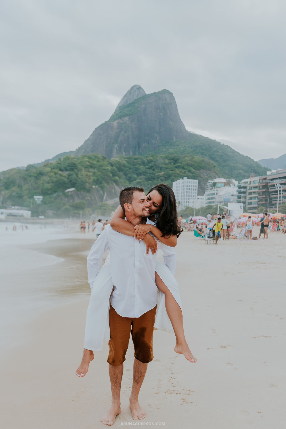 fotografia ensaio externo natureza Rio de Janeiro praia de Leblon fotografa casal