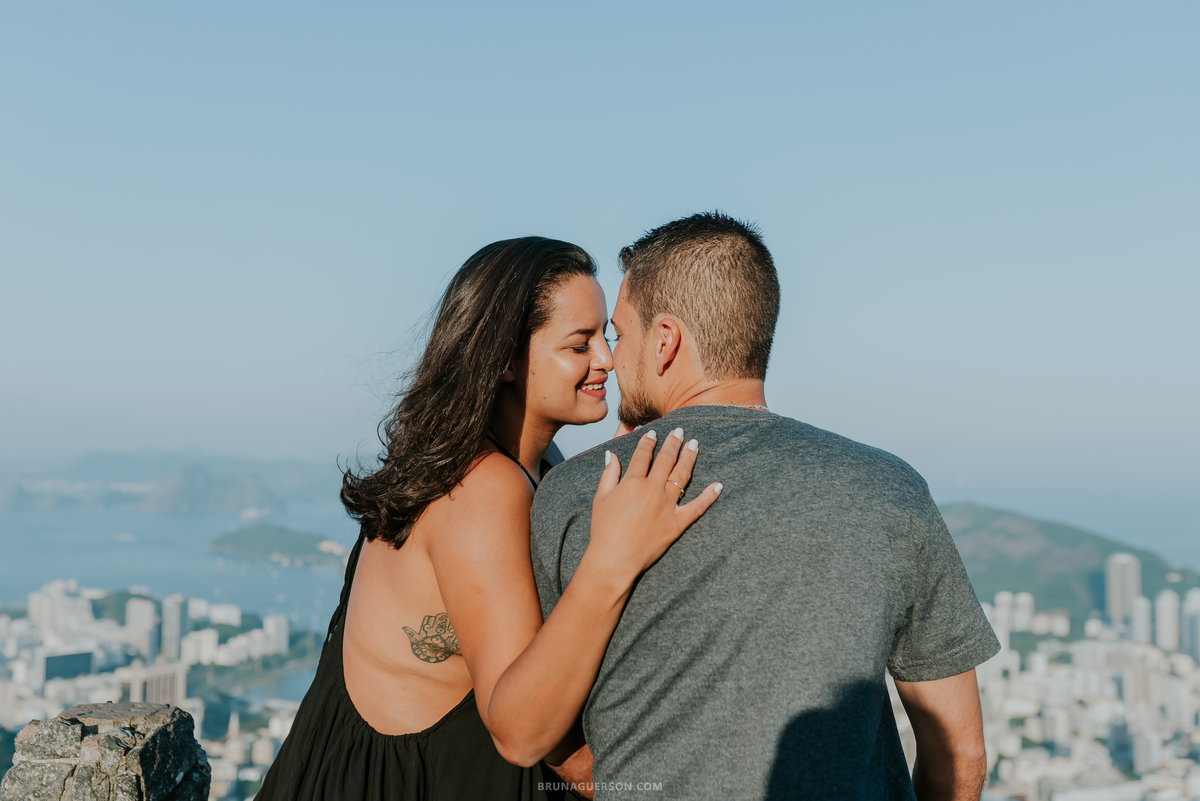 fotografia ensaio externo Rio de Janeiro Mirante Dona Marta pão de açúcar  fotografa casal