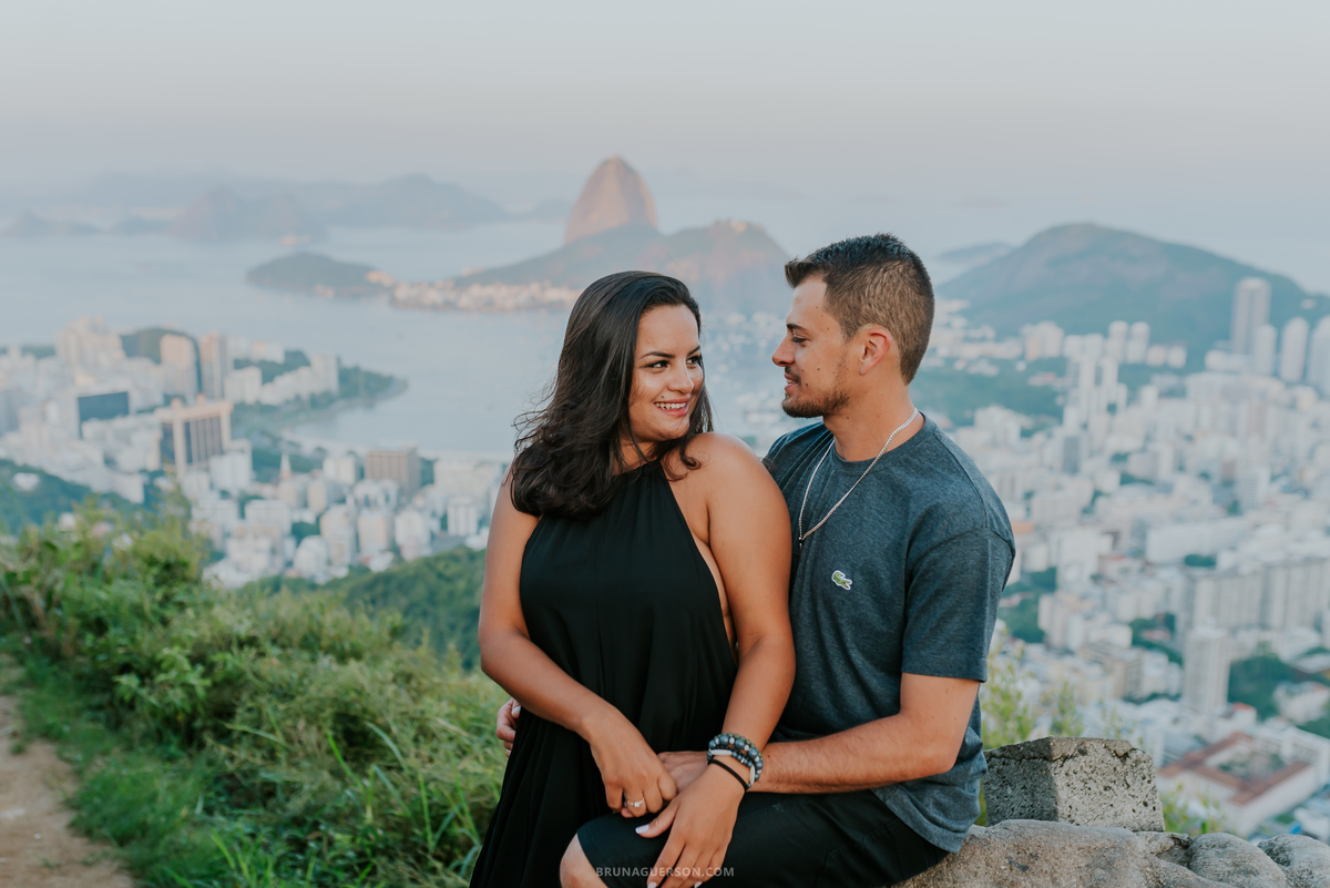 fotografia ensaio externo Rio de Janeiro Mirante Dona Marta pão de açúcar  fotografa casal
