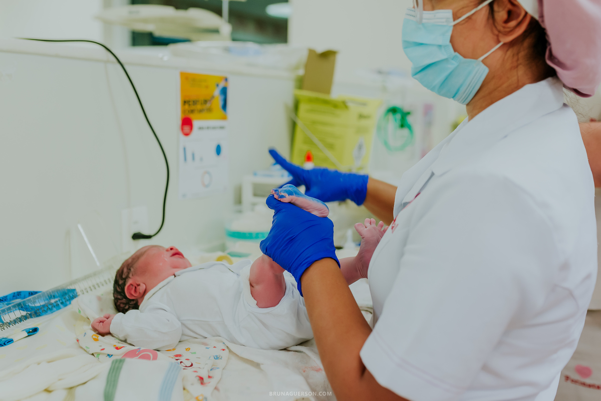 fotografia nascimento fotografa parto cesarea perinatal barra da Tijuca Rio de Janeiro bruna guerson rj 