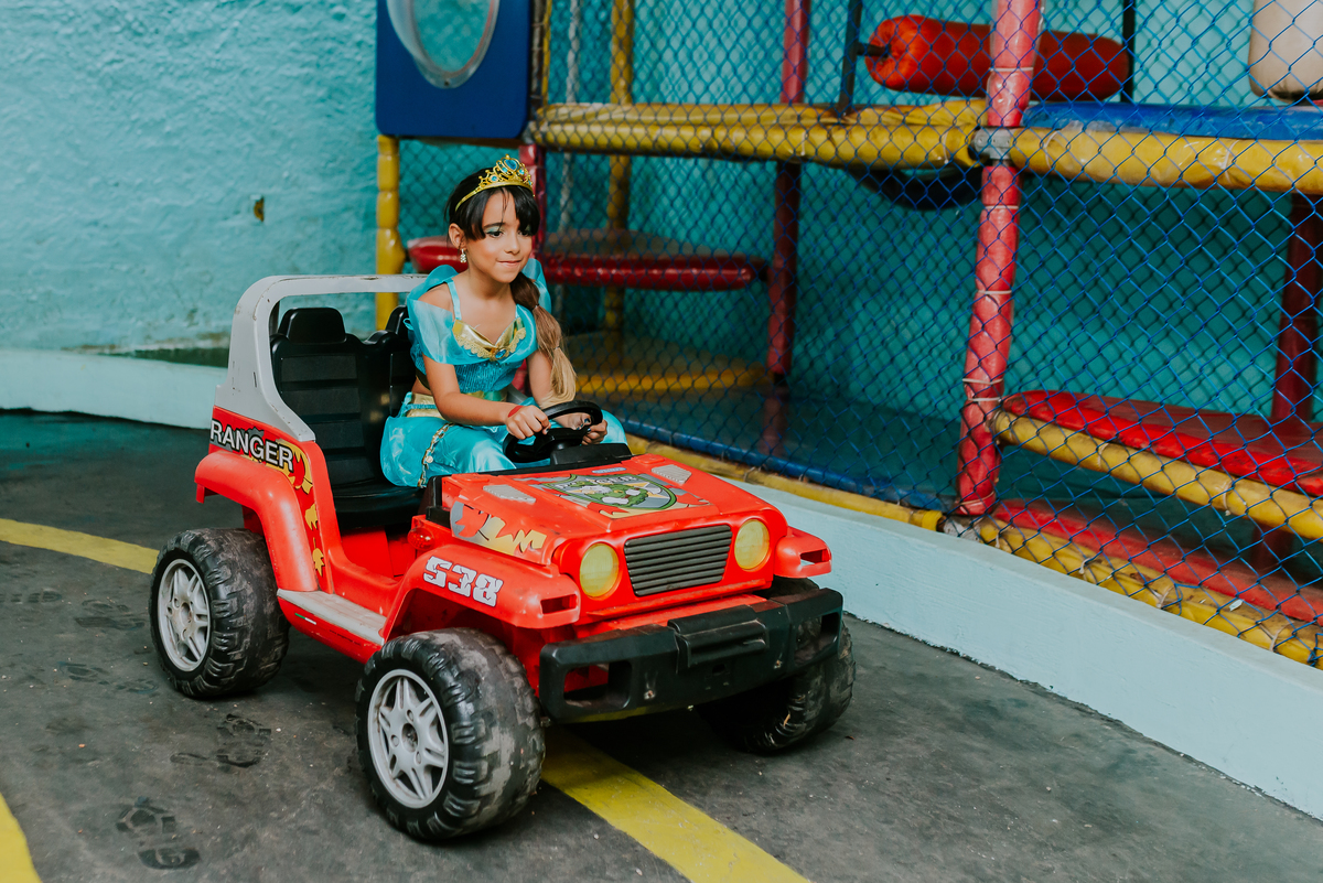 fotografia festa infantil ilha do governador Rio de Janeiro 7 anos Laura jasmine Aladdin 