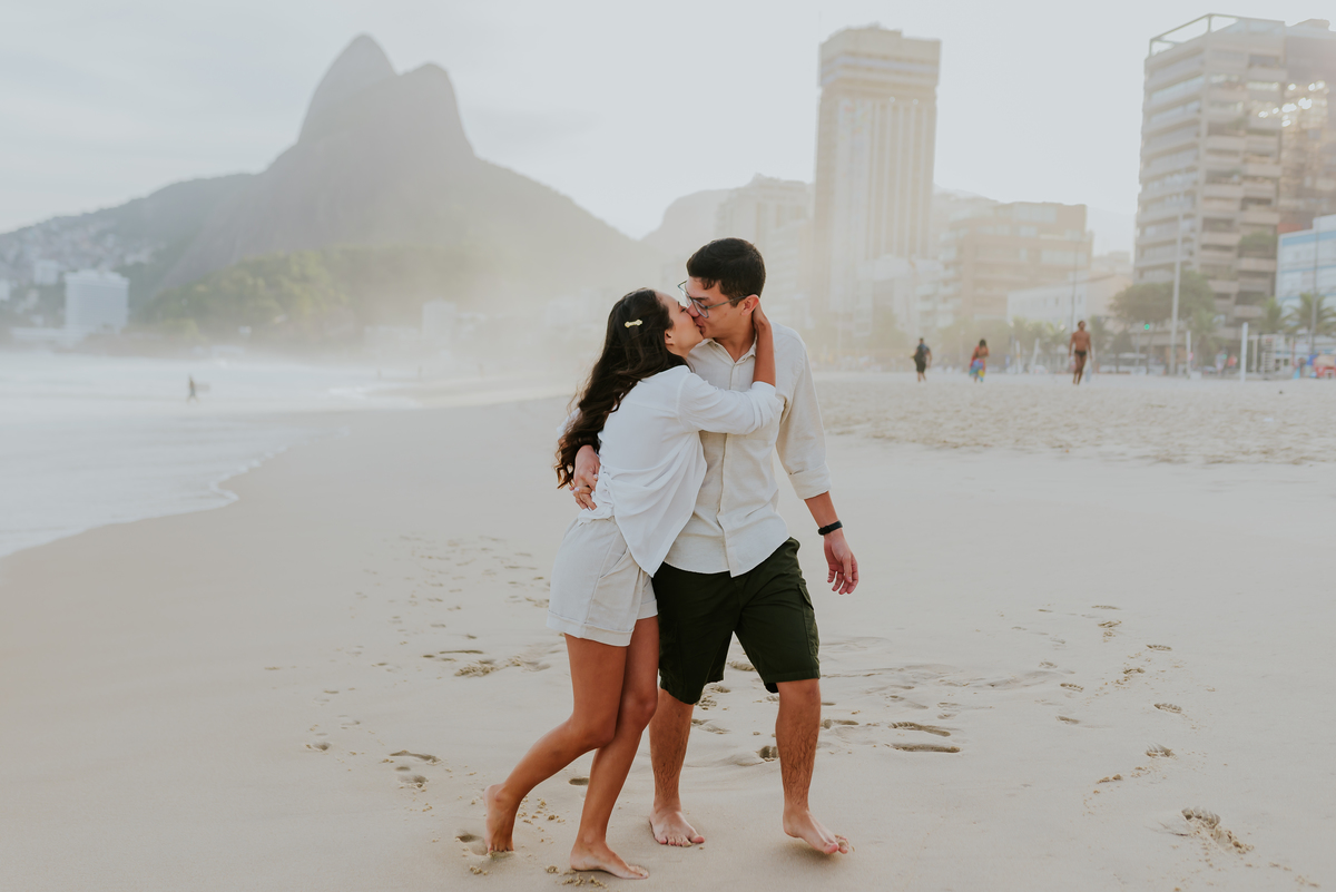fotografia fotografa ensaio de casal externo praia Rio de Janeiro Leblon Ipanema rj 