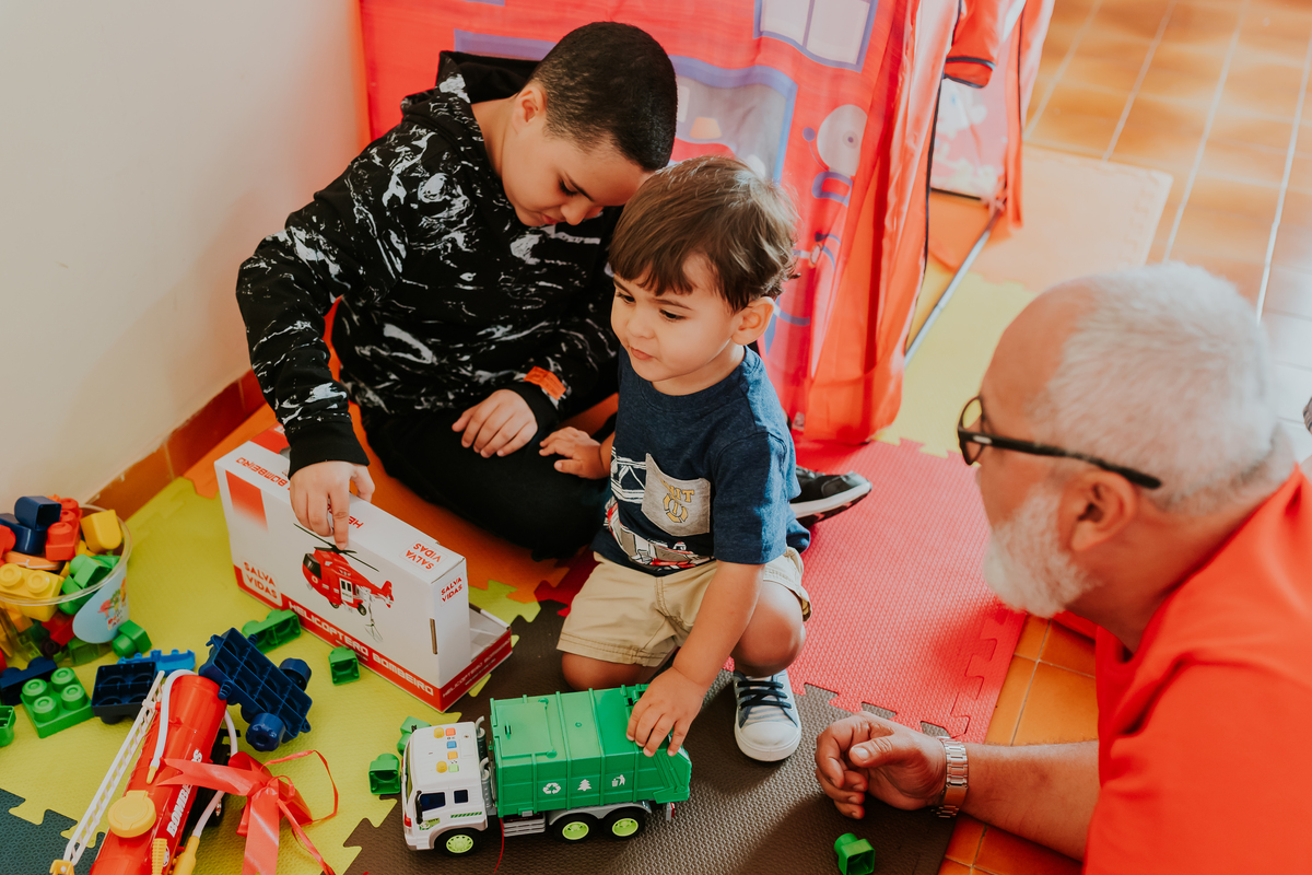 fotografia festa infantil freguesia Rio de Janeiro ilha do governador 2 anos dom tema bombeiro fotografa familia