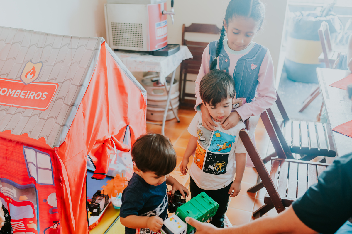 fotografia festa infantil freguesia Rio de Janeiro ilha do governador 2 anos dom tema bombeiro fotografa familia