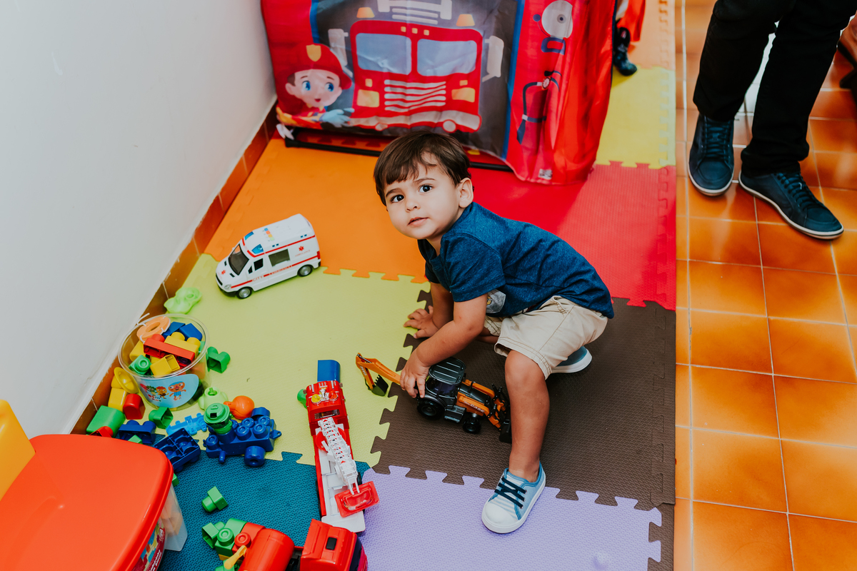 fotografia festa infantil freguesia Rio de Janeiro ilha do governador 2 anos dom tema bombeiro fotografa familia