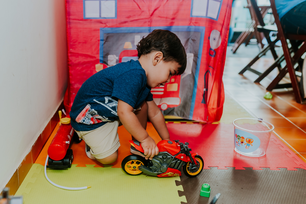 fotografia festa infantil freguesia Rio de Janeiro ilha do governador 2 anos dom tema bombeiro fotografa familia