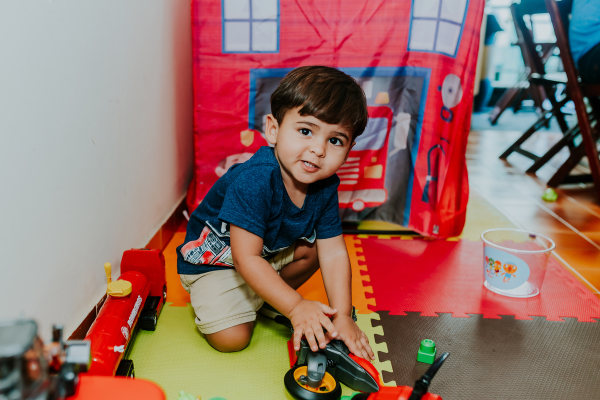 fotografia festa infantil freguesia Rio de Janeiro ilha do governador 2 anos dom tema bombeiro fotografa familia