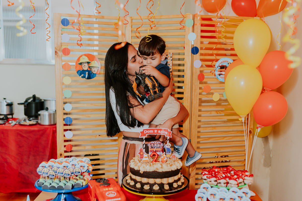 fotografia festa infantil freguesia Rio de Janeiro ilha do governador 2 anos dom tema bombeiro fotografa familia