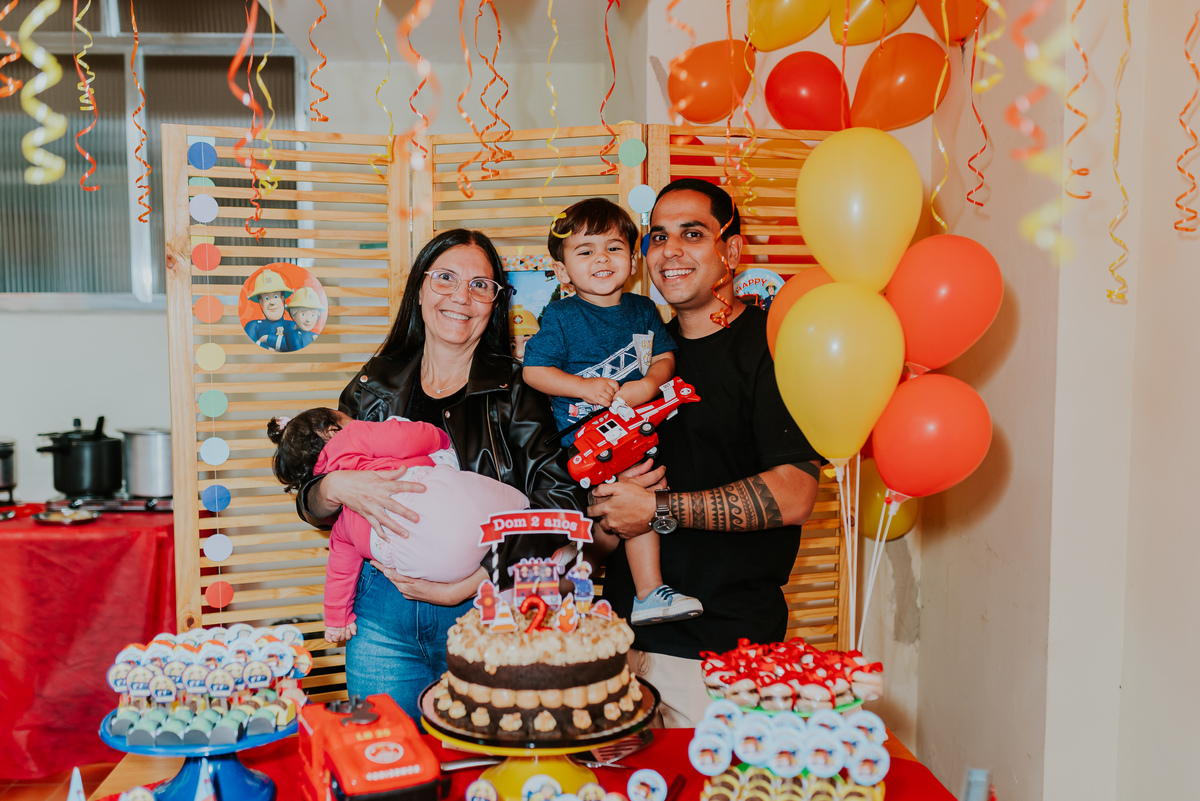 fotografia festa infantil freguesia Rio de Janeiro ilha do governador 2 anos dom tema bombeiro fotografa familia