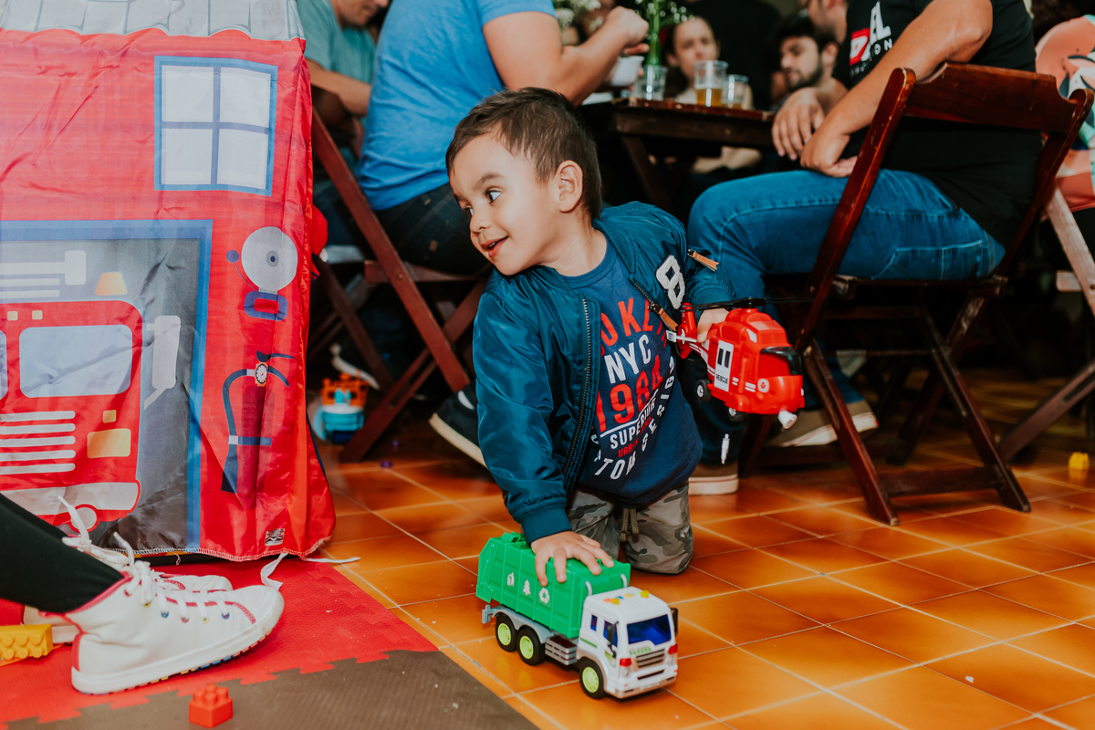 fotografia festa infantil freguesia Rio de Janeiro ilha do governador 2 anos dom tema bombeiro fotografa familia