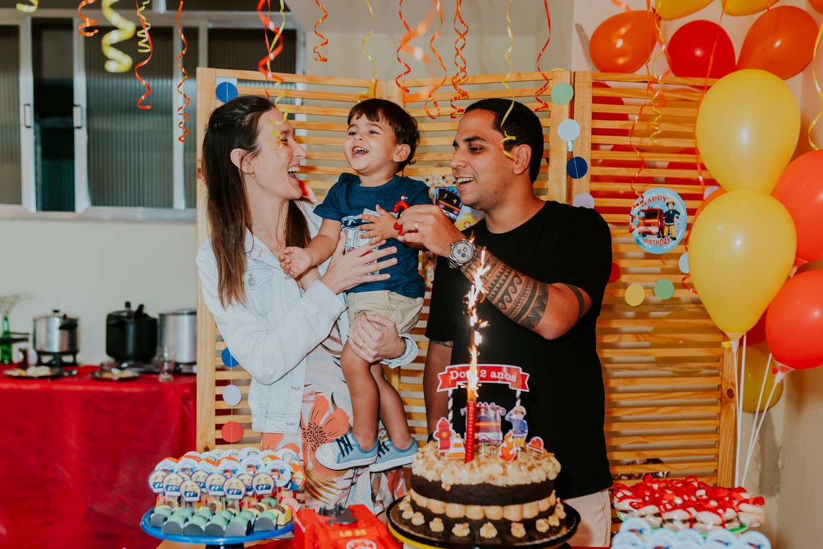 fotografia festa infantil freguesia Rio de Janeiro ilha do governador 2 anos dom tema bombeiro fotografa familia