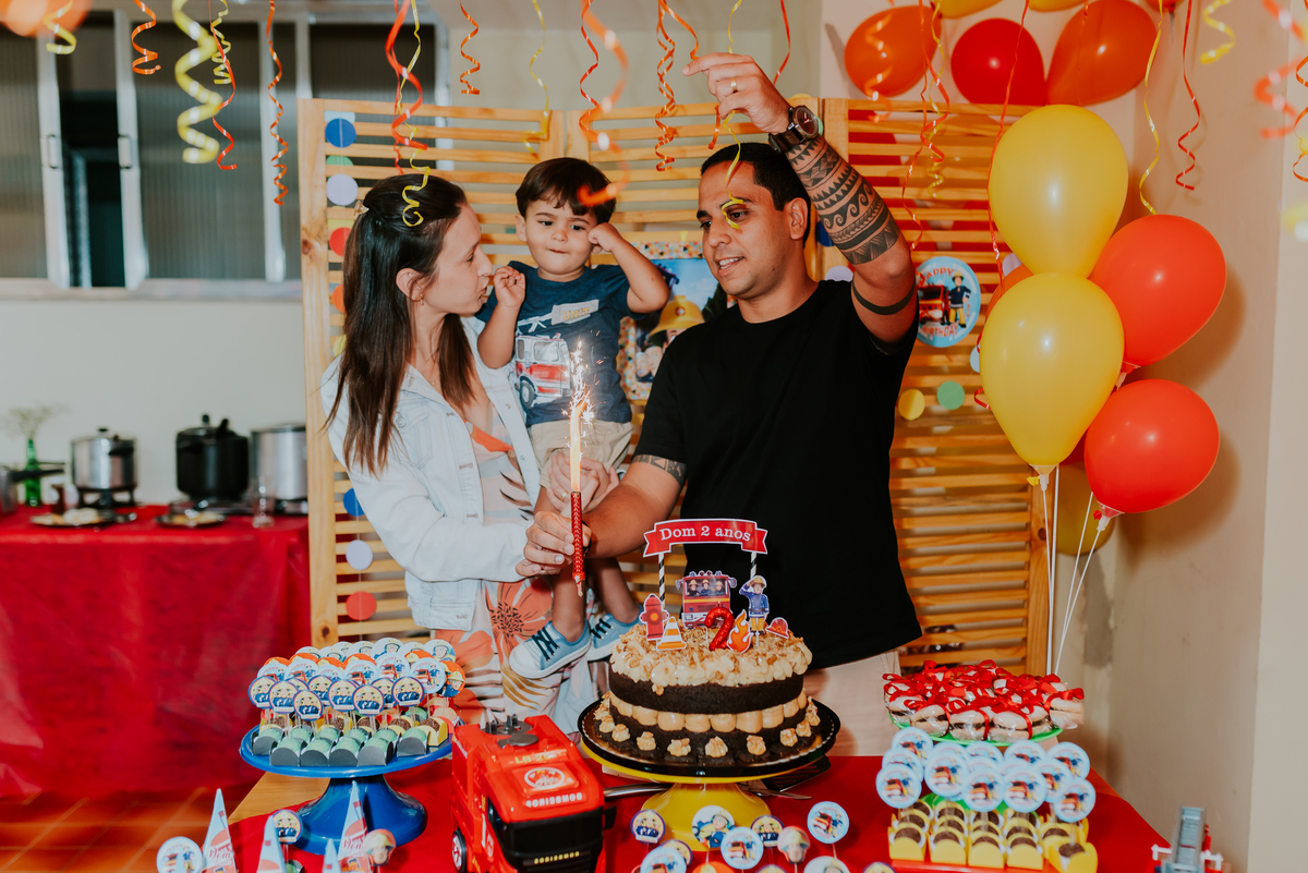 fotografia festa infantil freguesia Rio de Janeiro ilha do governador 2 anos dom tema bombeiro fotografa familia