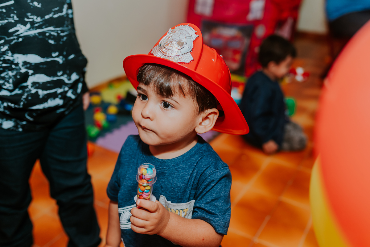 fotografia festa infantil freguesia Rio de Janeiro ilha do governador 2 anos dom tema bombeiro fotografa familia