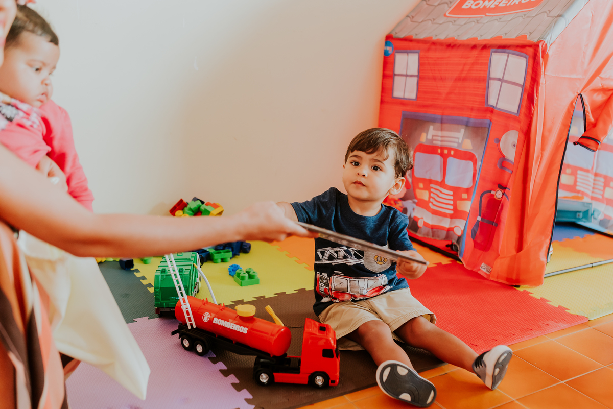 fotografia festa infantil freguesia Rio de Janeiro ilha do governador 2 anos dom tema bombeiro fotografa familia