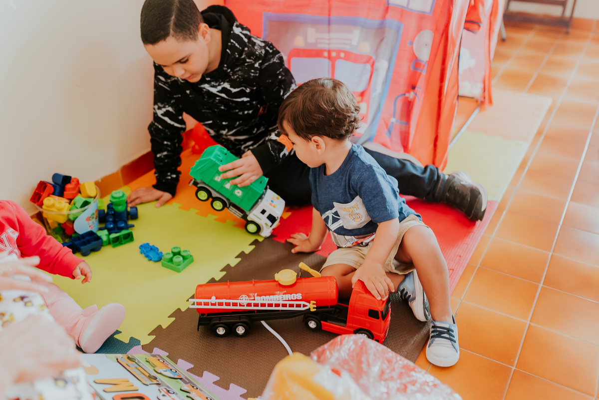 fotografia festa infantil freguesia Rio de Janeiro ilha do governador 2 anos dom tema bombeiro fotografa familia