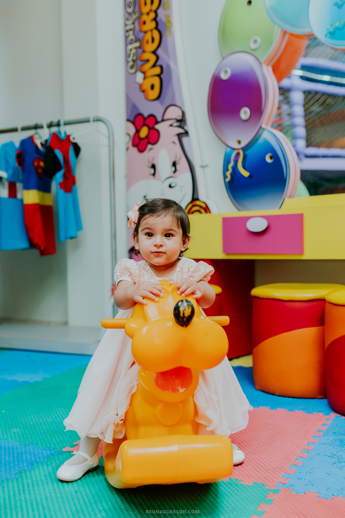 fotografia festa infantil Rio de Janeiro jardim Guanabara espaço diversão casa de festas fotografa de familia 1 ano Angelina ilha do governador 