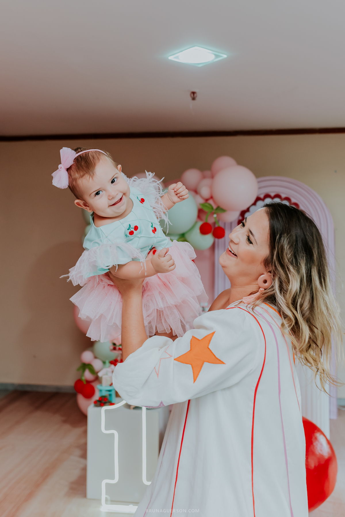 fotografia festa infantil Rio de Janeiro fotografa familia 1 ano Laura Tijuca tema cerejinha 