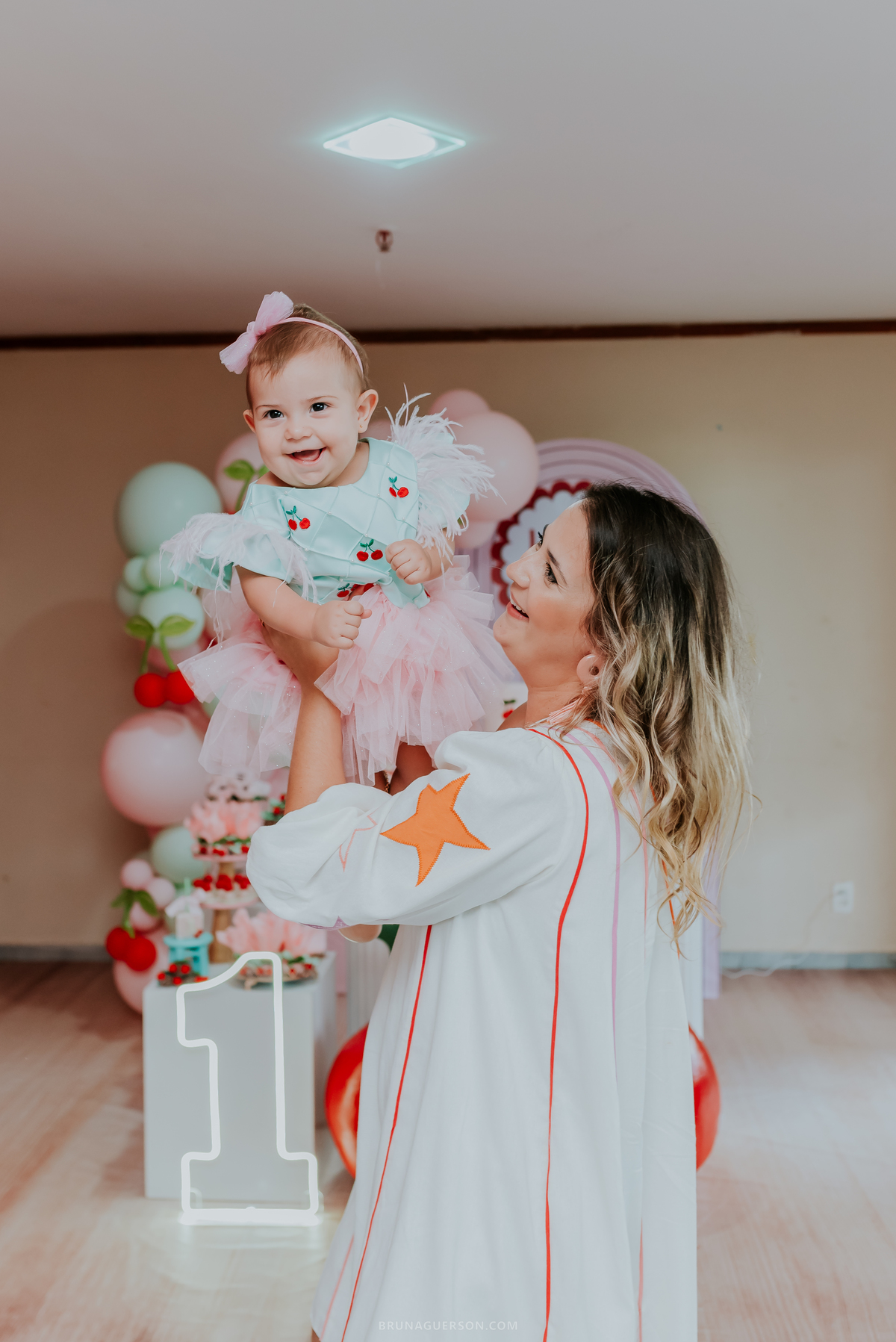 fotografia festa infantil Rio de Janeiro fotografa familia 1 ano Laura Tijuca tema cerejinha 