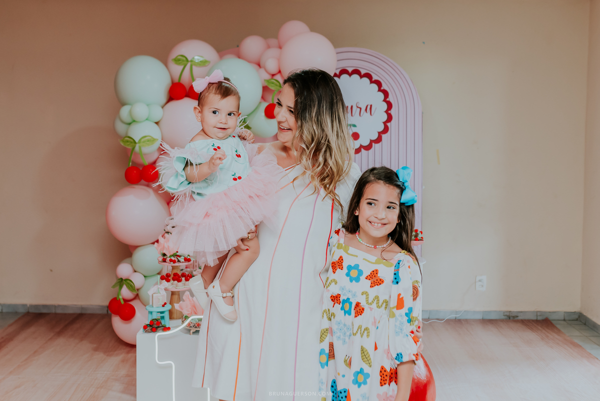 fotografia festa infantil Rio de Janeiro fotografa familia 1 ano Laura Tijuca tema cerejinha 