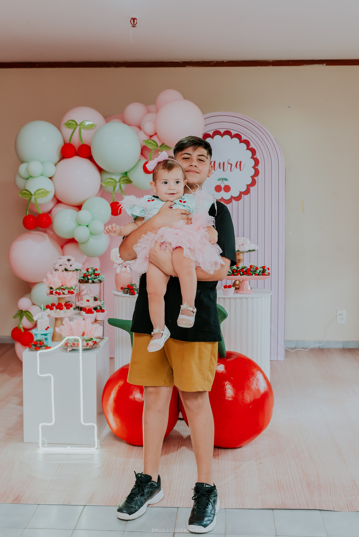 fotografia festa infantil Rio de Janeiro fotografa familia 1 ano Laura Tijuca tema cerejinha 