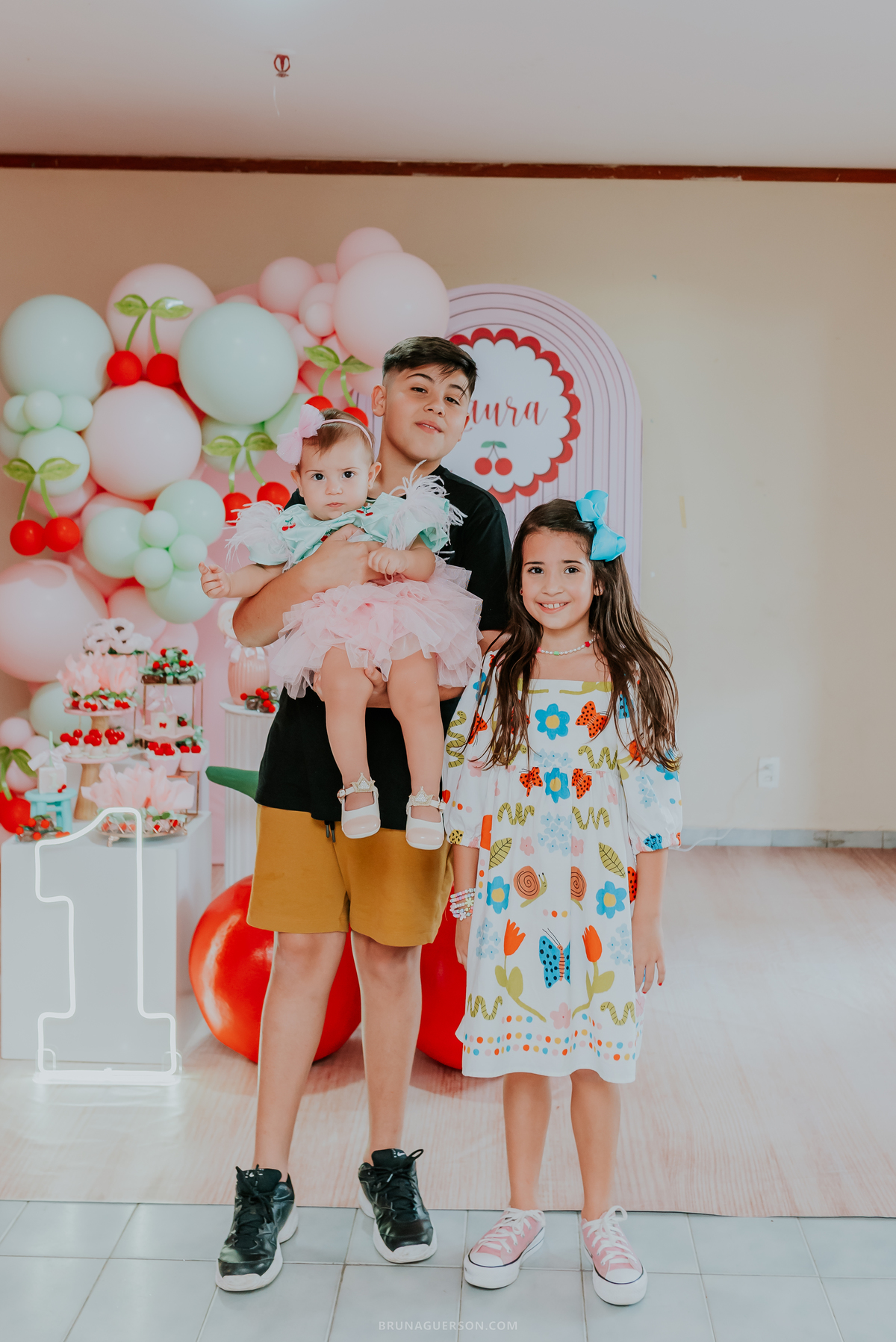 fotografia festa infantil Rio de Janeiro fotografa familia 1 ano Laura Tijuca tema cerejinha 