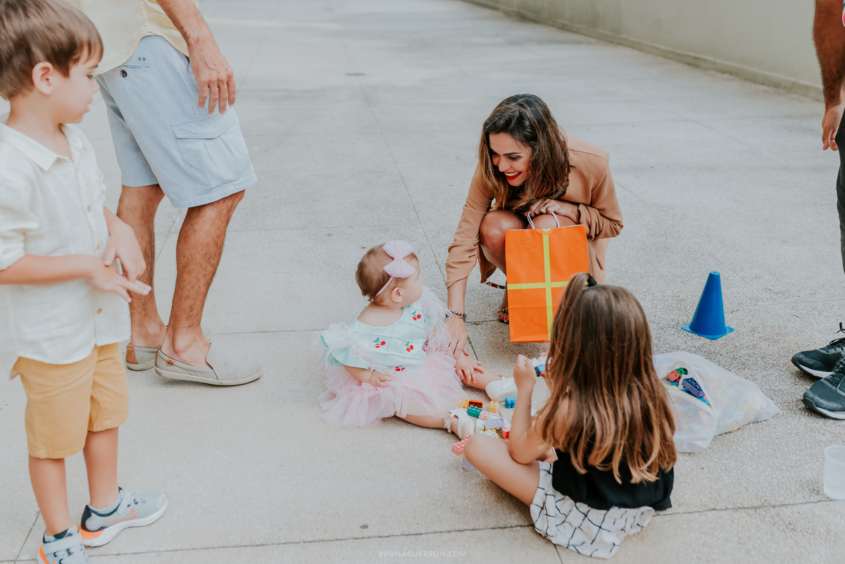 fotografia festa infantil Rio de Janeiro fotografa familia 1 ano Laura Tijuca tema cerejinha 