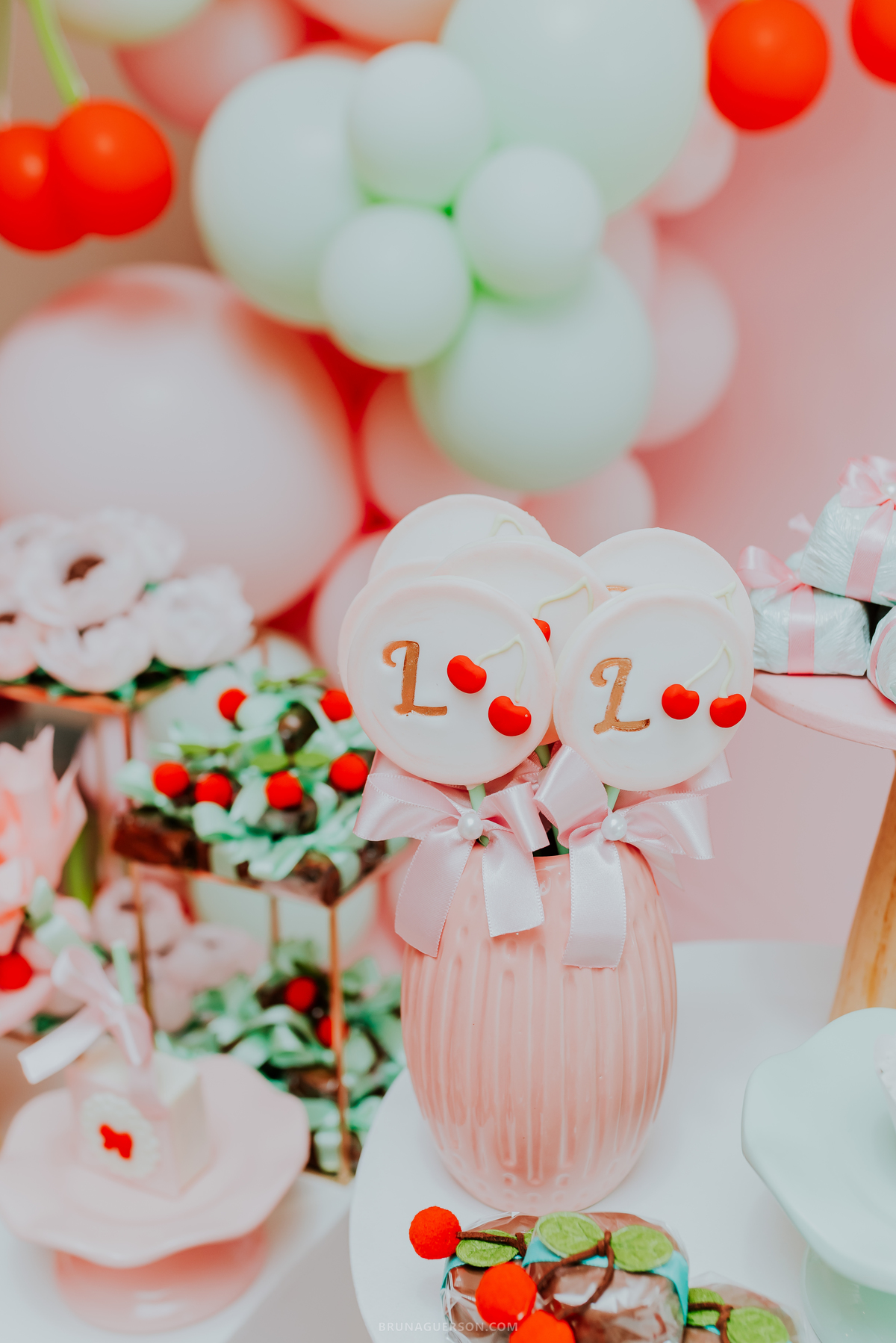 fotografia festa infantil Rio de Janeiro fotografa familia 1 ano Laura Tijuca tema cerejinha 