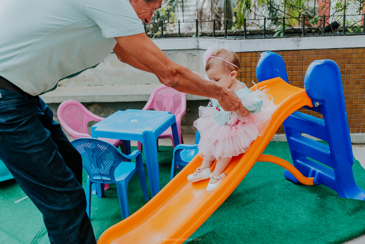 fotografia festa infantil Rio de Janeiro fotografa familia 1 ano Laura Tijuca tema cerejinha 