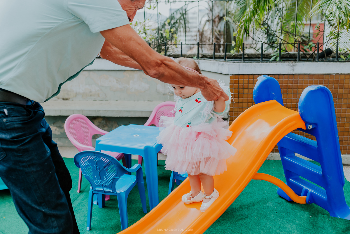 fotografia festa infantil Rio de Janeiro fotografa familia 1 ano Laura Tijuca tema cerejinha 