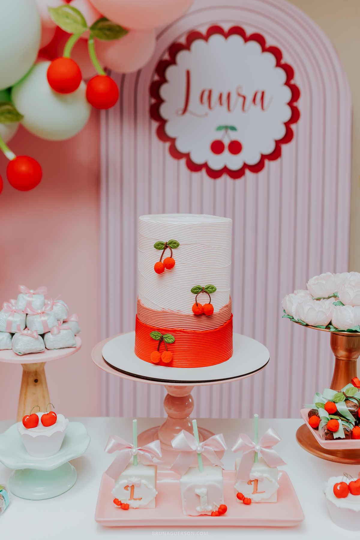 fotografia festa infantil Rio de Janeiro fotografa familia 1 ano Laura Tijuca tema cerejinha 