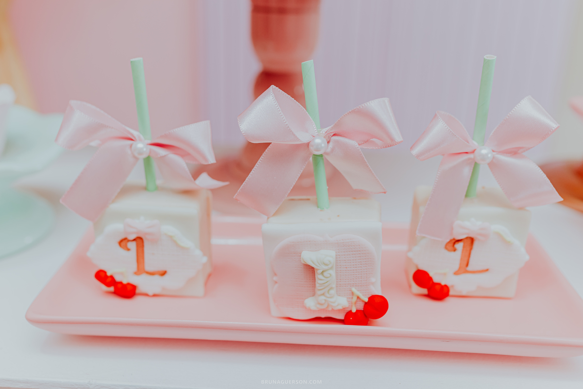 fotografia festa infantil Rio de Janeiro fotografa familia 1 ano Laura Tijuca tema cerejinha 