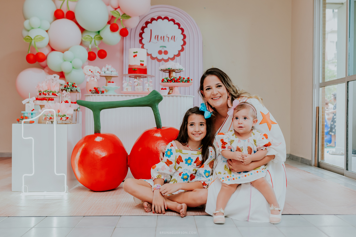 fotografia festa infantil Rio de Janeiro fotografa familia 1 ano Laura Tijuca tema cerejinha 