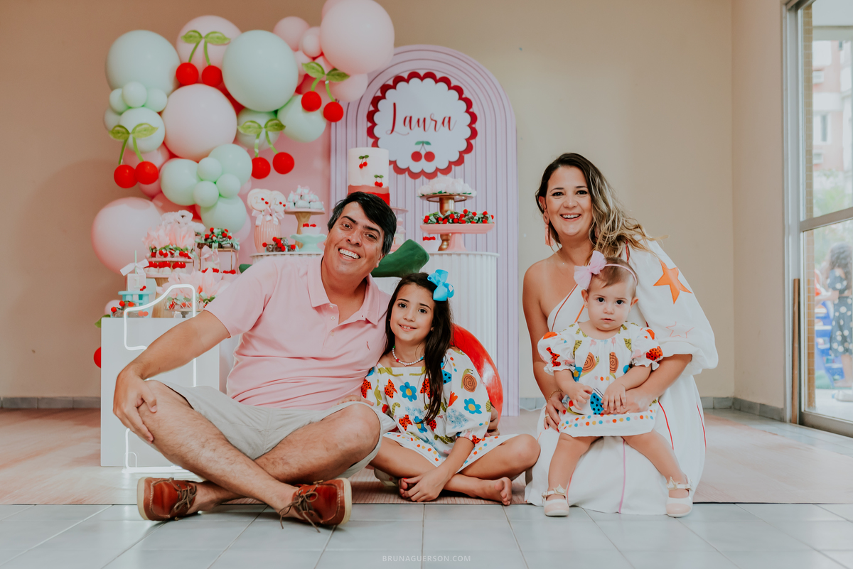 fotografia festa infantil Rio de Janeiro fotografa familia 1 ano Laura Tijuca tema cerejinha 