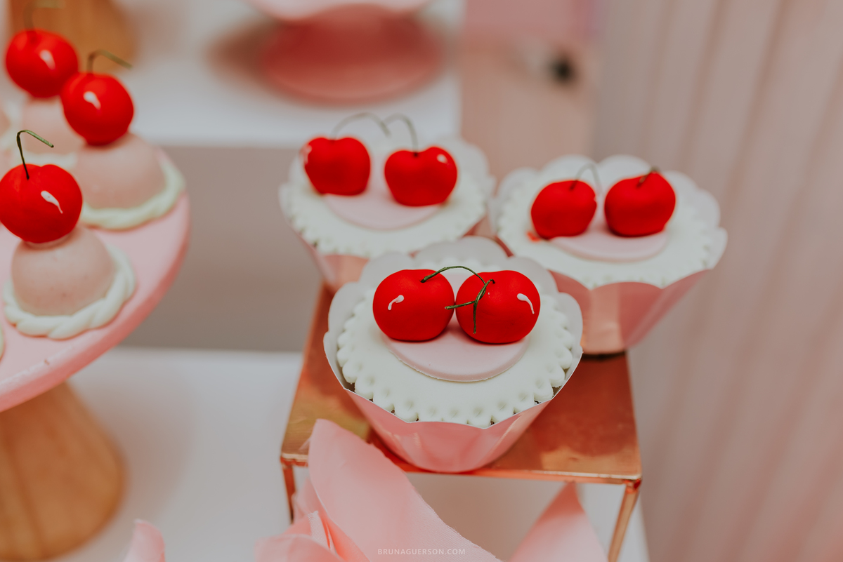 fotografia festa infantil Rio de Janeiro fotografa familia 1 ano Laura Tijuca tema cerejinha 