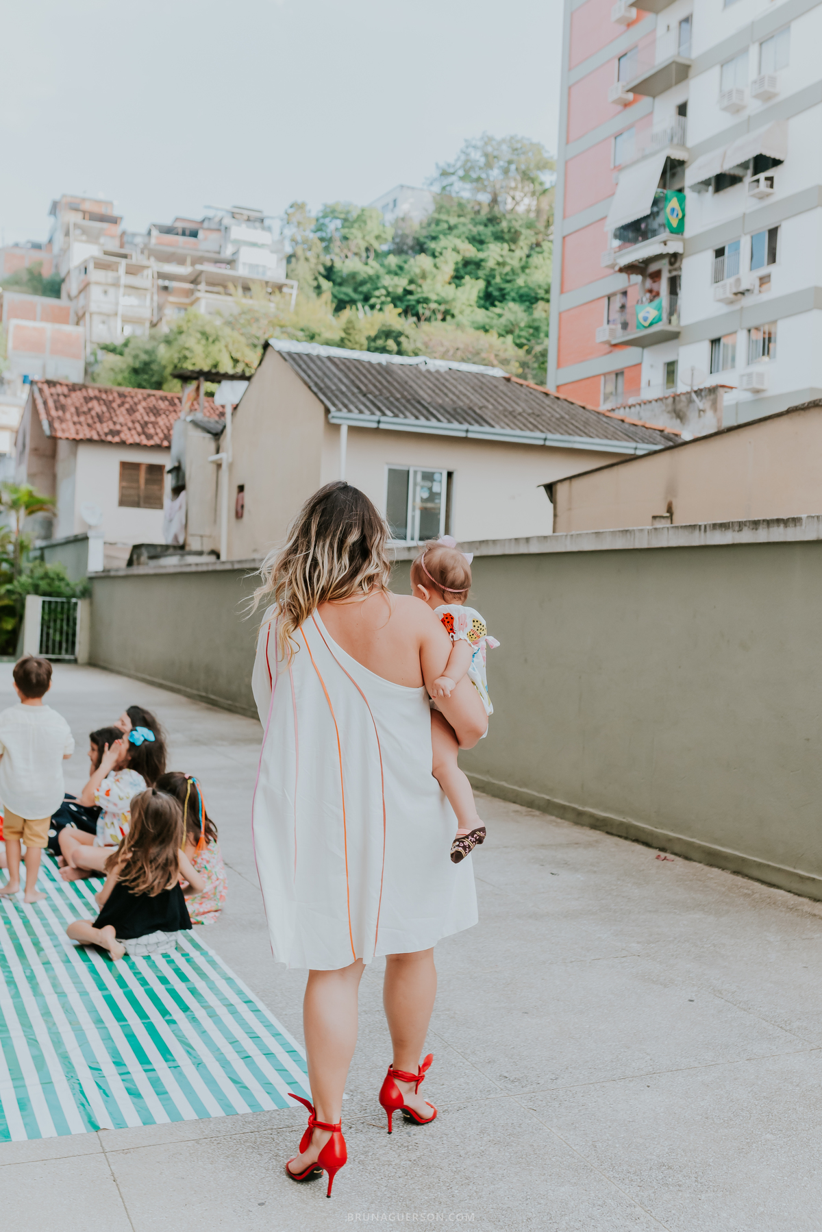 fotografia festa infantil Rio de Janeiro fotografa familia 1 ano Laura Tijuca tema cerejinha 