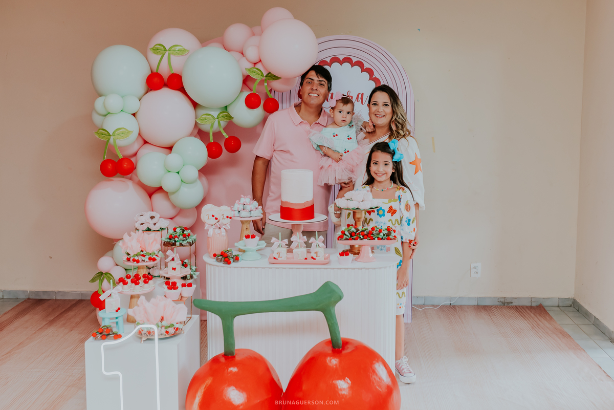 fotografia festa infantil Rio de Janeiro fotografa familia 1 ano Laura Tijuca tema cerejinha 