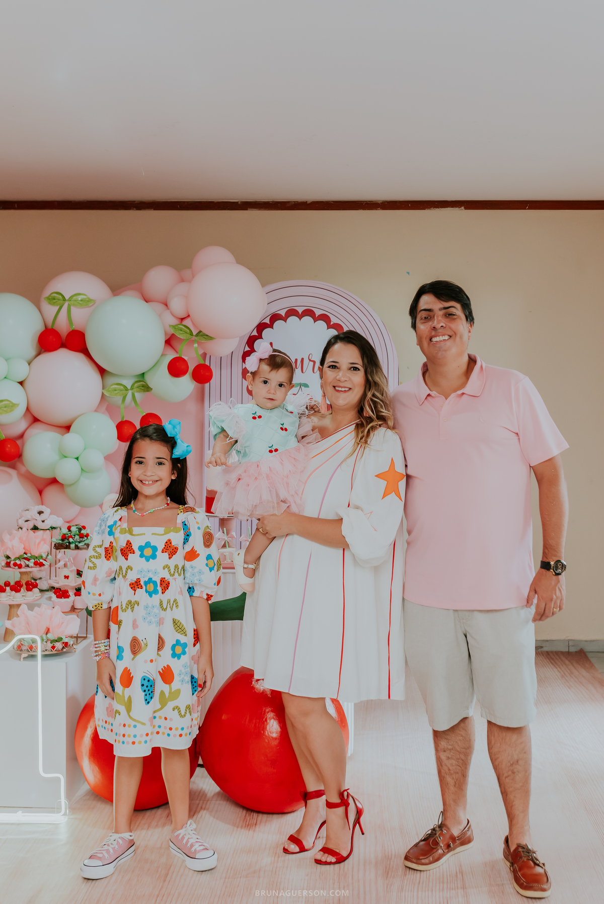 fotografia festa infantil Rio de Janeiro fotografa familia 1 ano Laura Tijuca tema cerejinha 