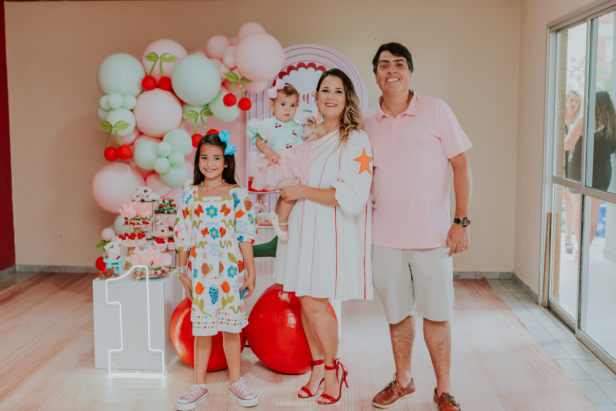 fotografia festa infantil Rio de Janeiro fotografa familia 1 ano Laura Tijuca tema cerejinha 