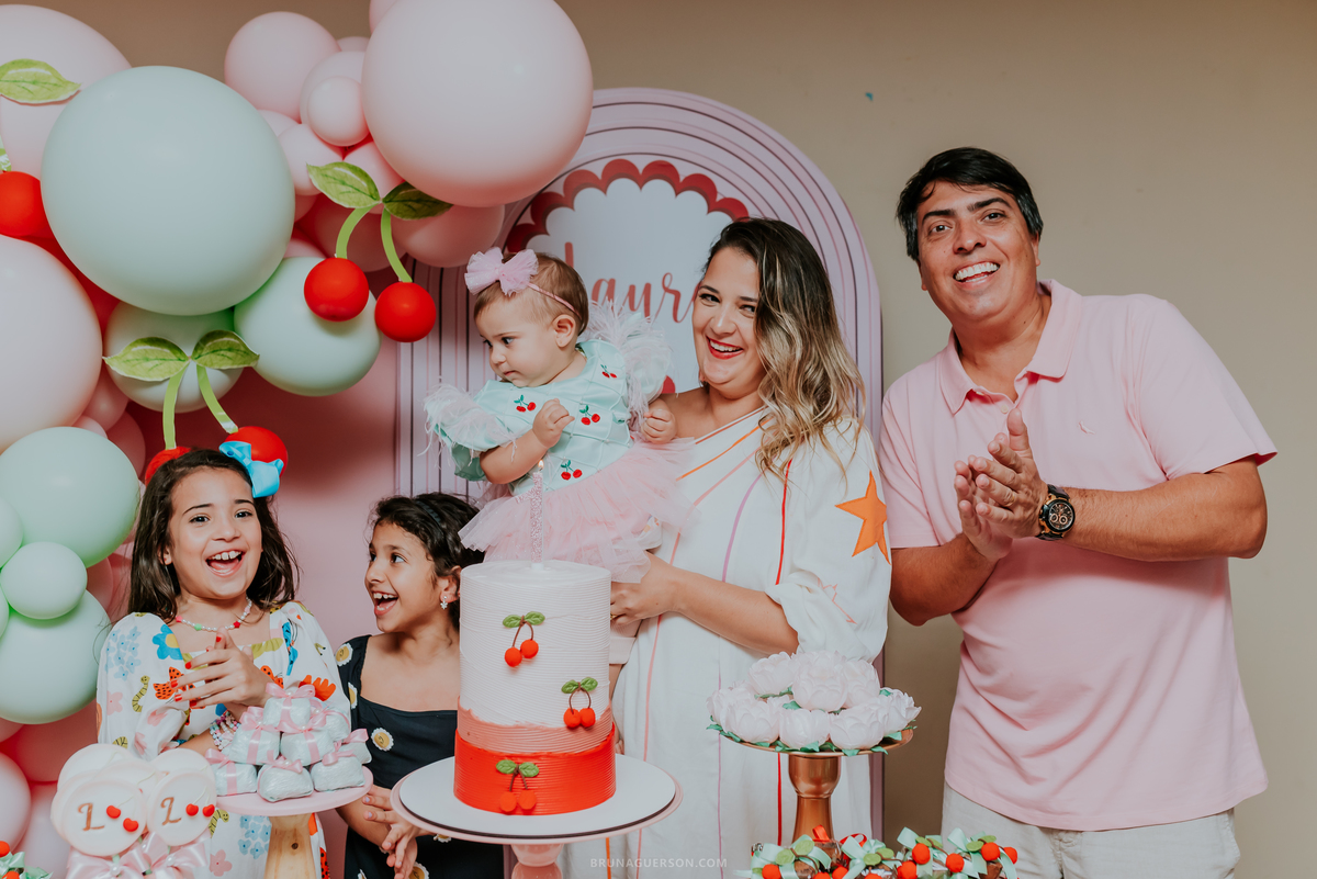 fotografia festa infantil Rio de Janeiro fotografa familia 1 ano Laura Tijuca tema cerejinha 