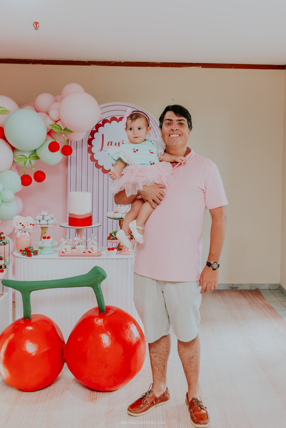 fotografia festa infantil Rio de Janeiro fotografa familia 1 ano Laura Tijuca tema cerejinha 