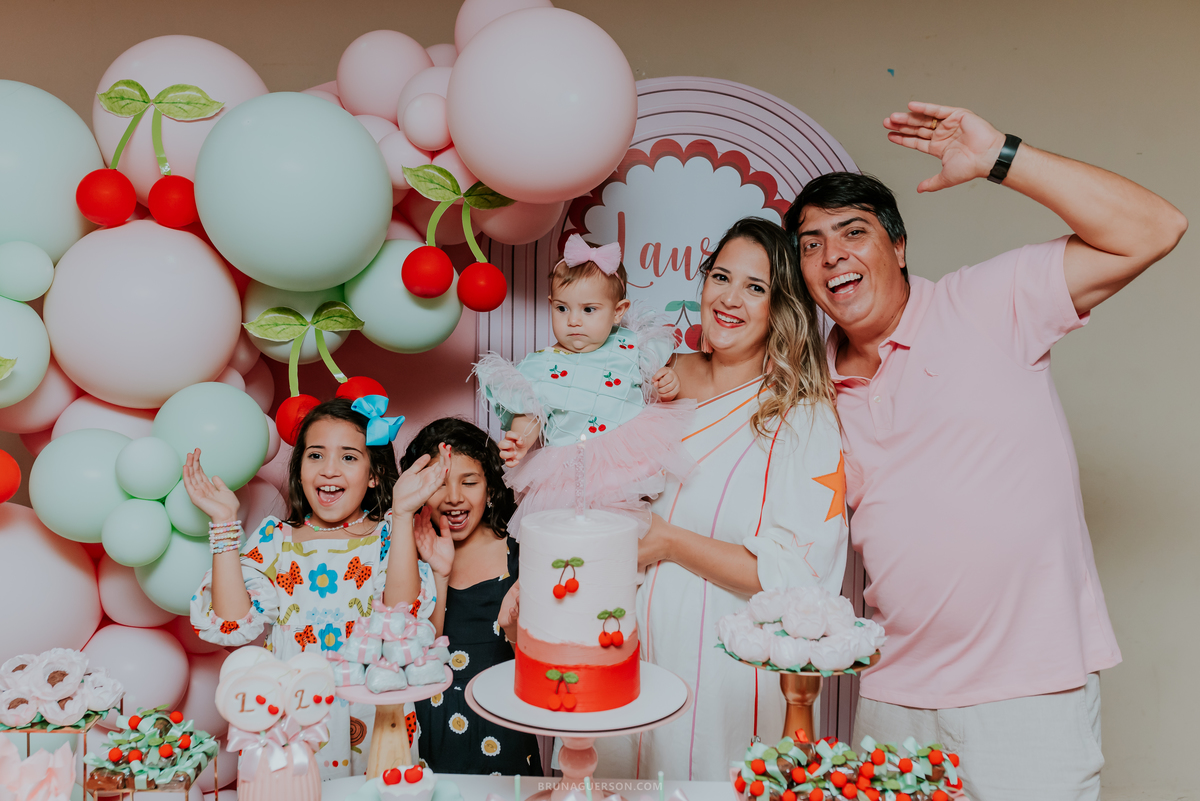 fotografia festa infantil Rio de Janeiro fotografa familia 1 ano Laura Tijuca tema cerejinha 
