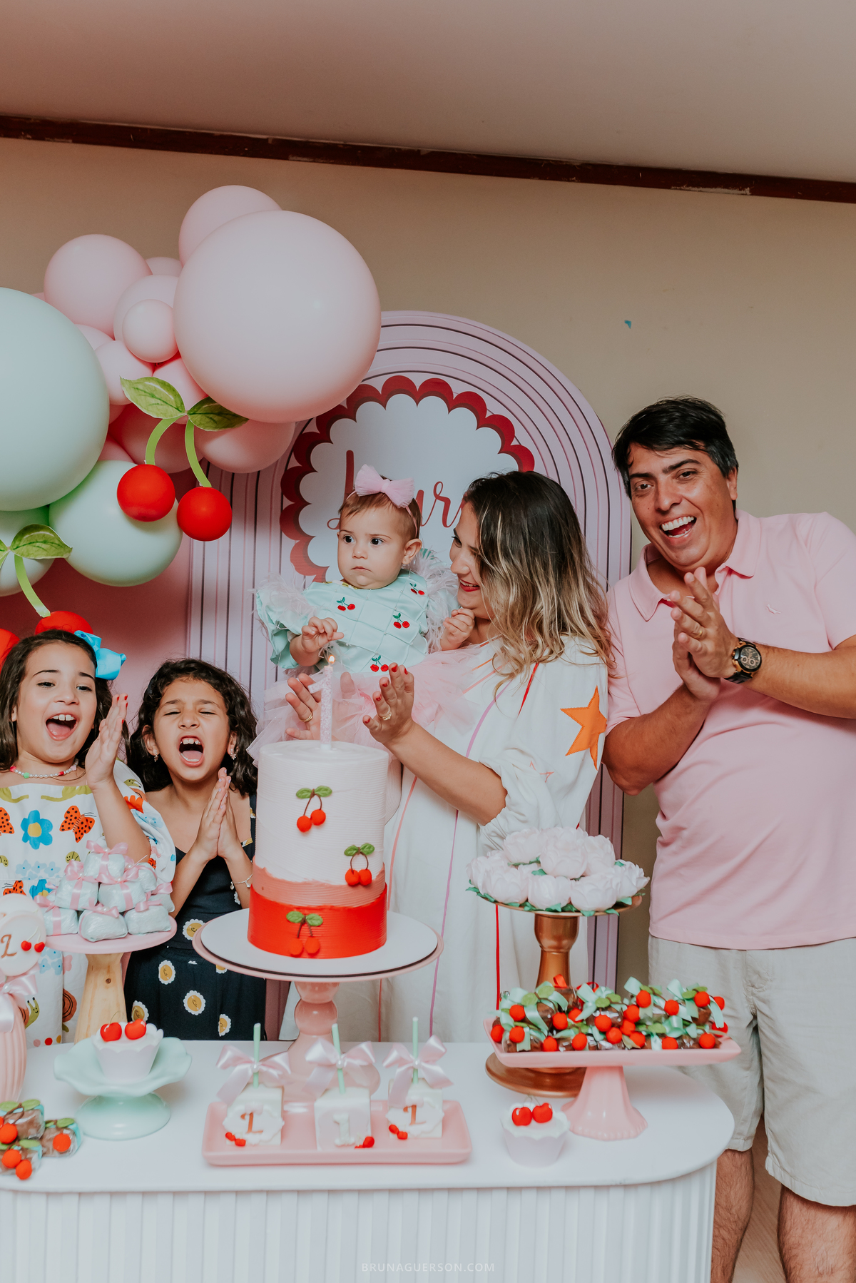 fotografia festa infantil Rio de Janeiro fotografa familia 1 ano Laura Tijuca tema cerejinha 