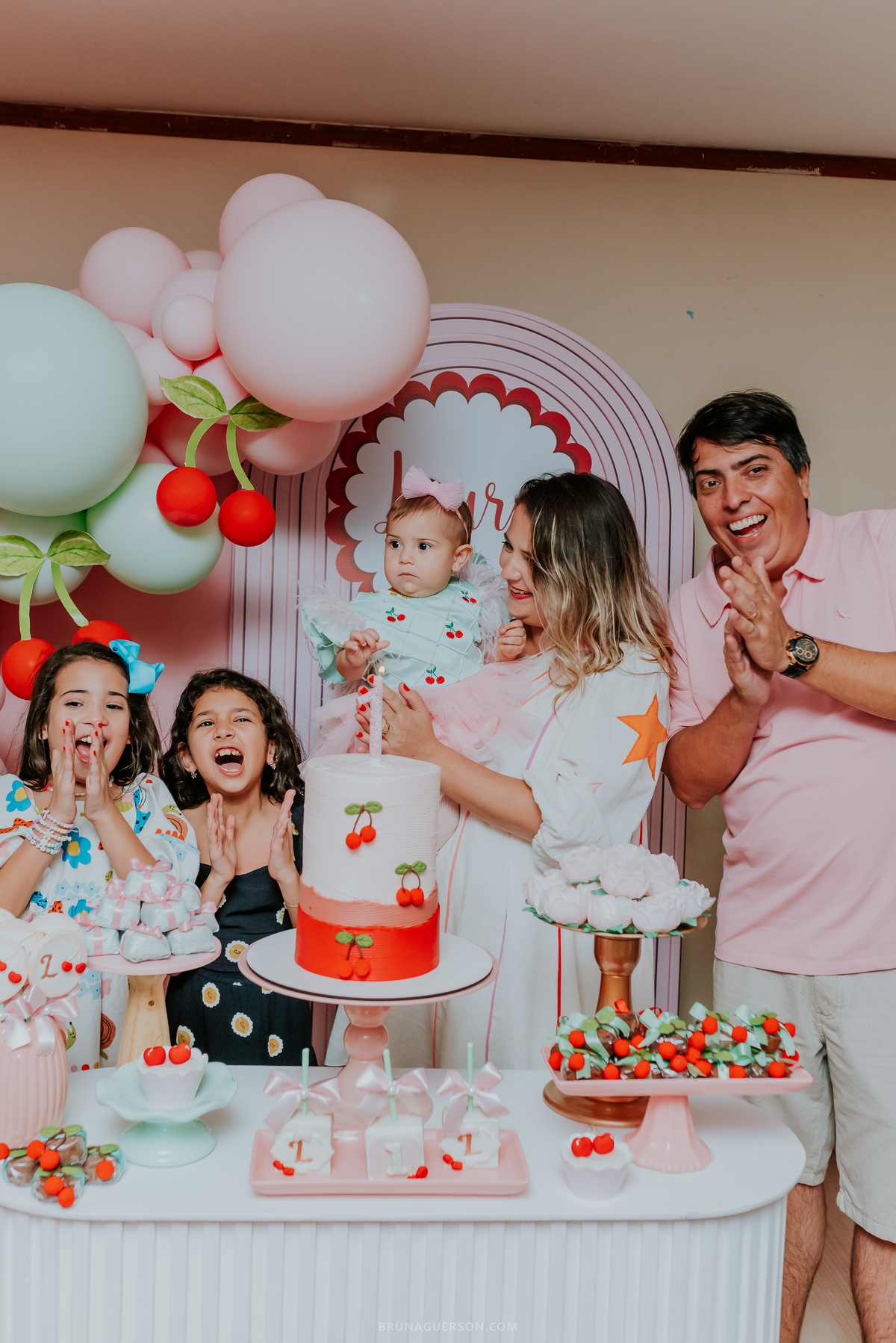 fotografia festa infantil Rio de Janeiro fotografa familia 1 ano Laura Tijuca tema cerejinha 