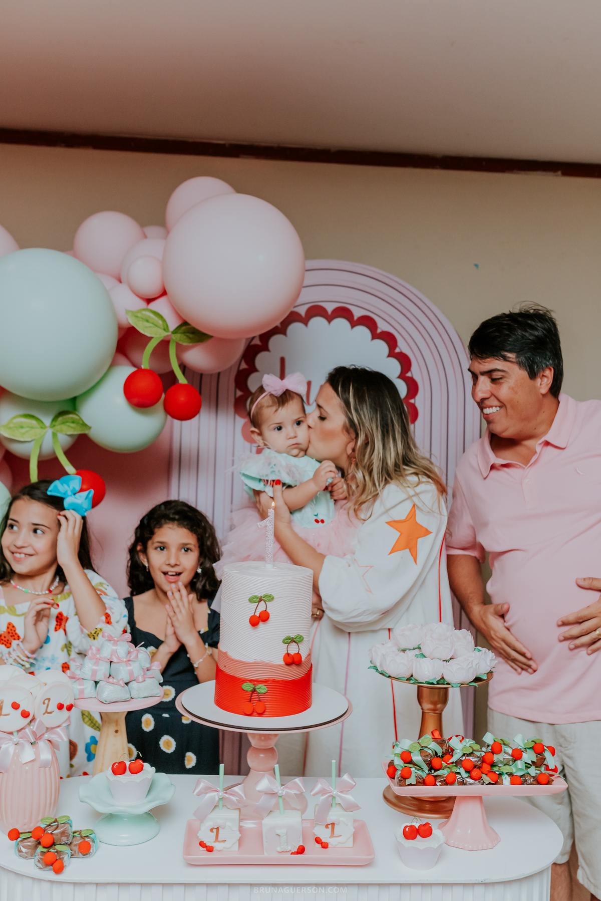 fotografia festa infantil Rio de Janeiro fotografa familia 1 ano Laura Tijuca tema cerejinha 