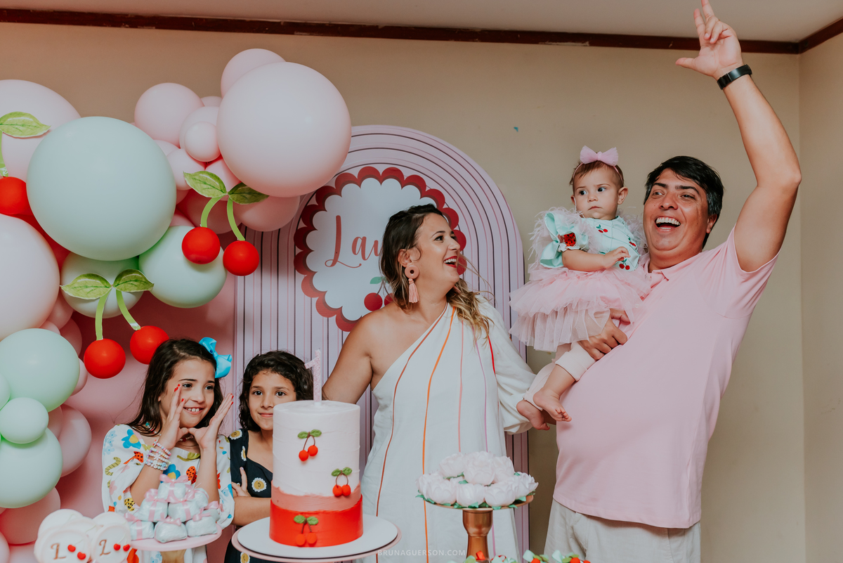 fotografia festa infantil Rio de Janeiro fotografa familia 1 ano Laura Tijuca tema cerejinha 