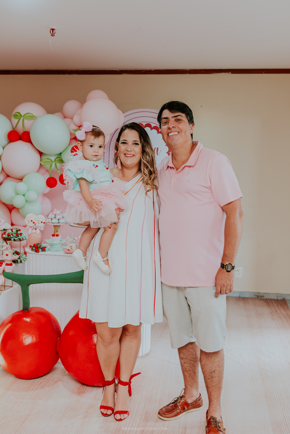 fotografia festa infantil Rio de Janeiro fotografa familia 1 ano Laura Tijuca tema cerejinha 